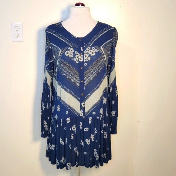 Free People (Women's M) "From your heart" Blue Floral Print Baby doll Mini Dress - Picture 1 of 8